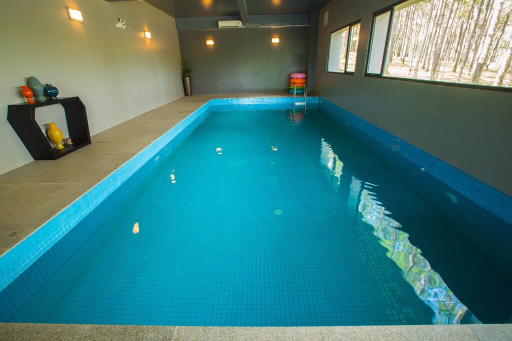 bể bơi trong nhà của resort terracotta Đà Lạt