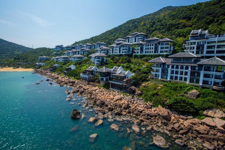 gia-phong-khuyen-mai-staycation-2021-intercontinental-danang-sun-peninsula-resort