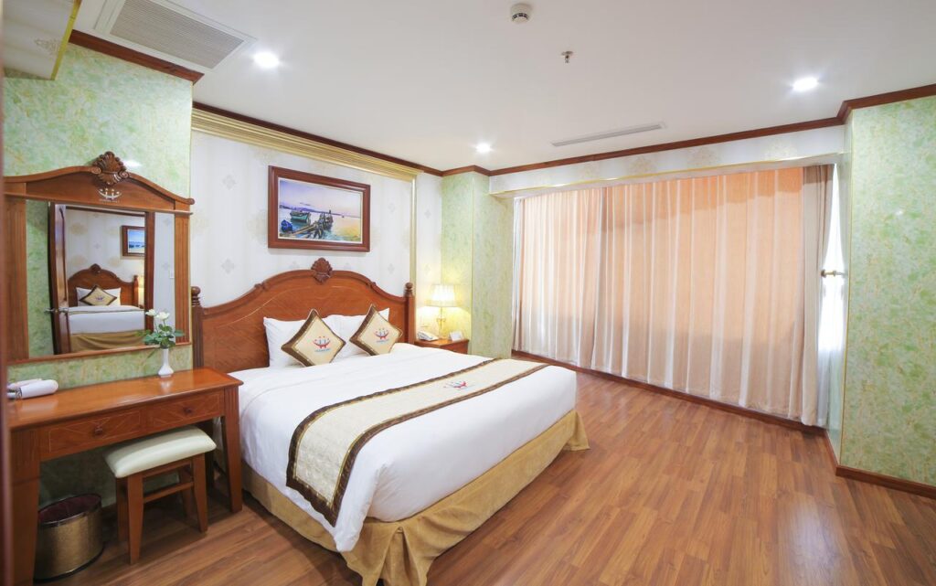 review-khach-san-huong-viet-hotel-quy-nhon-13