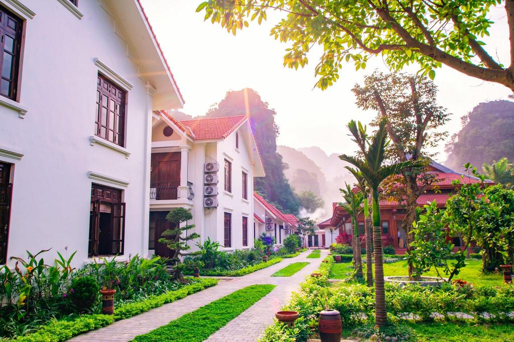 gia-phong-khach-san-resort-o-ninh-binh