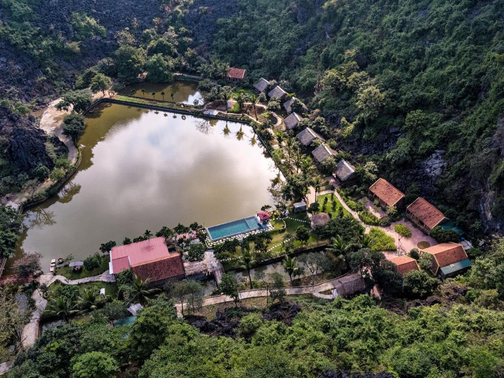 bang-gia-cac-khach-san-resort-4-5-sao-noi-tieng-dep-nhat-o-ninh-binh